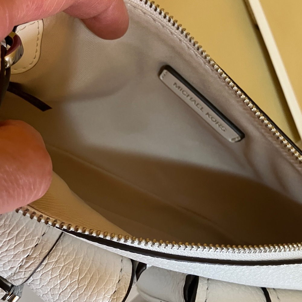 Michael Kors ZOE SM Conv Pouchette Optic White Leather - Picture 5 of 10
